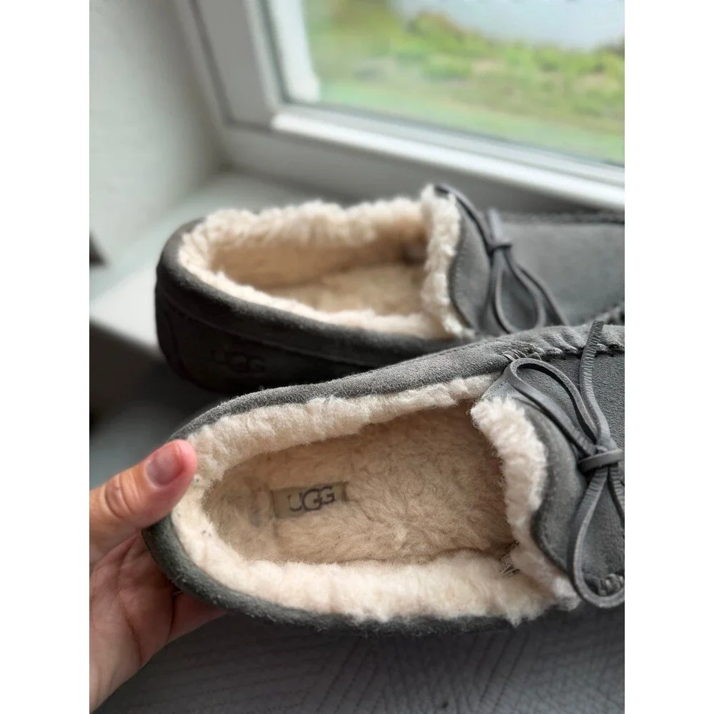 UGG Men’s Corvin Loafer Slippers Size 9 EUC